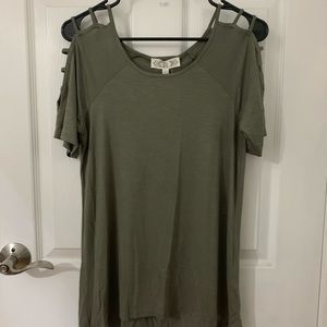 Short sleeved fashion t-shirt